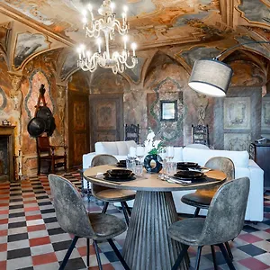 Historical Dwelling In Palazzo Terzi Bergamo
